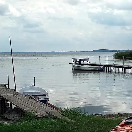 Fischstuebchen Neeberg 5 - Bootshaus بيت للعطل Krummin